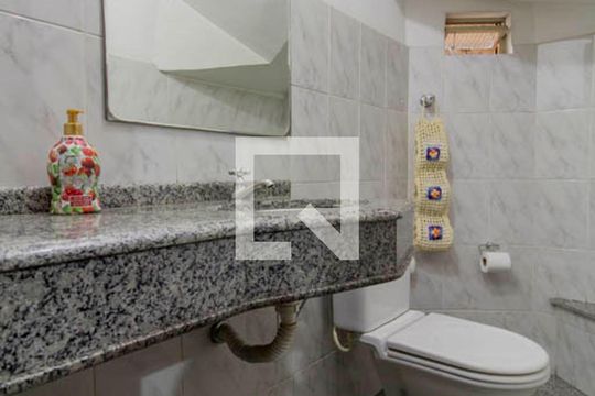 Lavabo de casa para alugar com 3 quartos, 230m² em Vila Paranagua, São Paulo