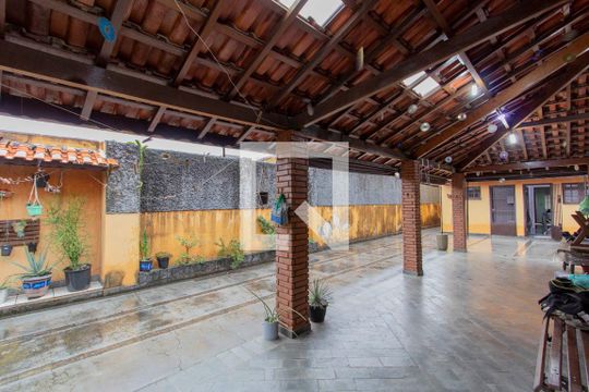 Churrasqueira  de casa para alugar com 3 quartos, 230m² em Vila Paranagua, São Paulo