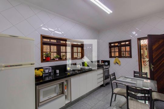 Cozinha de casa para alugar com 3 quartos, 230m² em Vila Paranagua, São Paulo