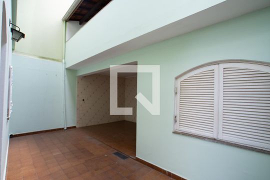 Quintal de casa à venda com 3 quartos, 200m² em Vila Rosália, Guarulhos