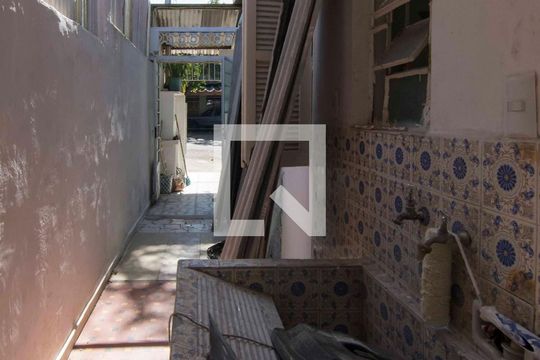 Lavanderia de casa de condomínio para alugar com 2 quartos, 30m² em Chácara Inglesa, São Paulo