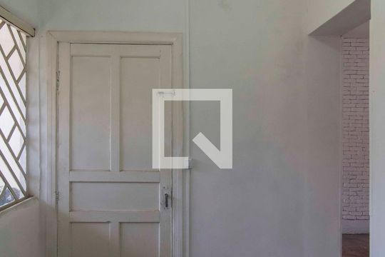 Sala 2 de casa de condomínio para alugar com 2 quartos, 30m² em Chácara Inglesa, São Paulo