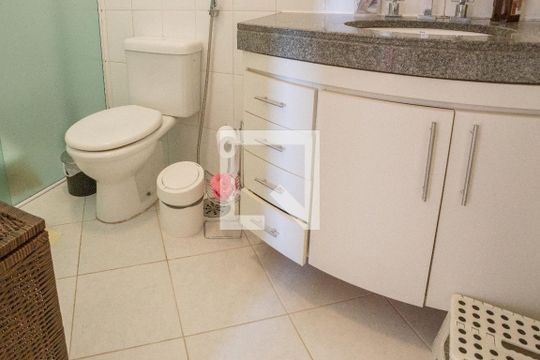 Banheiro Social de apartamento à venda com 2 quartos, 83m² em Vila Romana, São Paulo