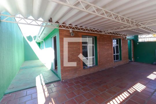 Garagem de casa à venda com 2 quartos, 200m² em Vila Boa Vista, Campinas