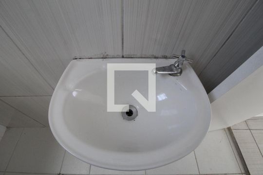 Banheiro de kitnet/studio para alugar com 1 quarto, 27m² em Jardim Gonçalves, Sorocaba