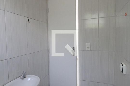 Banheiro de kitnet/studio para alugar com 1 quarto, 27m² em Jardim Gonçalves, Sorocaba