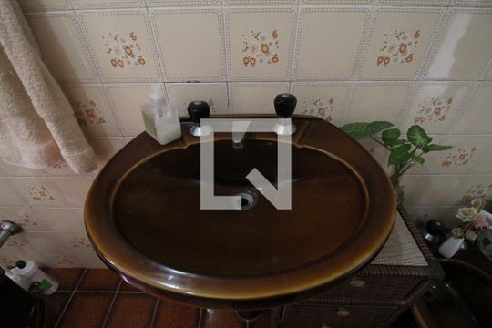 Pia de casa à venda com 3 quartos, 185m² em Vila Sampaio, São Paulo