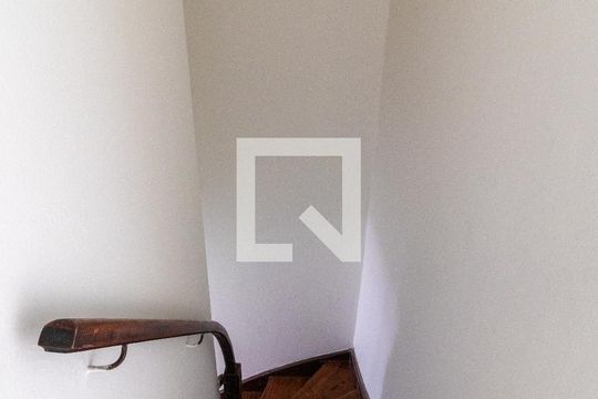 Escada de casa à venda com 3 quartos, 249m² em Jardim São Paulo(zona Norte), São Paulo