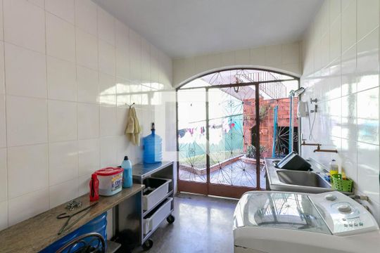 Área de Serviço de casa à venda com 4 quartos, 300m² em Santa Cruz Industrial, Contagem