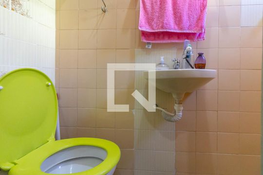 Banheiro de Serviço de casa à venda com 4 quartos, 300m² em Santa Cruz Industrial, Contagem
