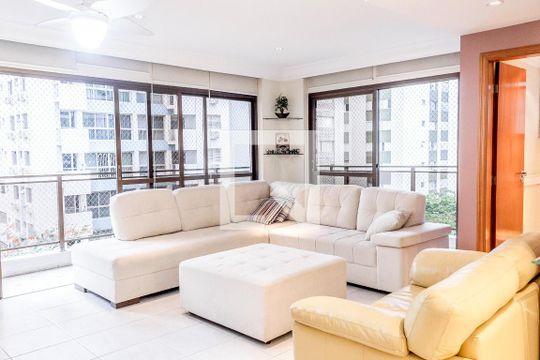 Apartamento para alugar com 3 quartos, 180m² em Barra Funda, Guarujá