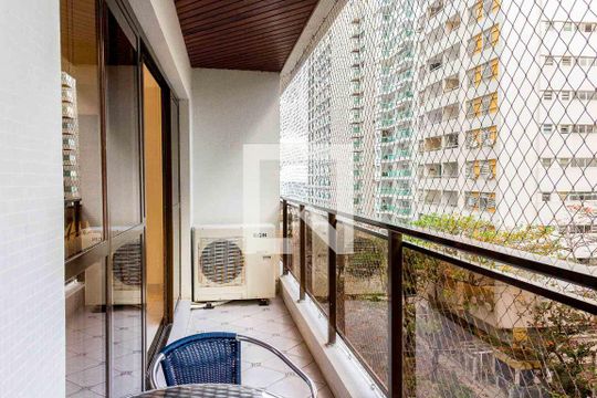 Sacada de apartamento para alugar com 3 quartos, 180m² em Barra Funda, Guarujá
