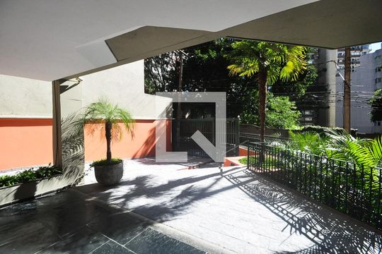 Entrada de apartamento para alugar com 1 quarto, 45m² em Real Parque, São Paulo