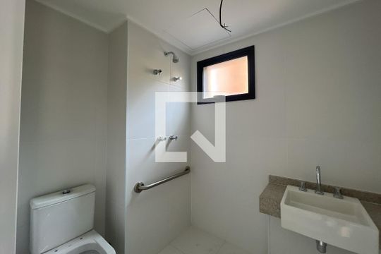 Banheiro de kitnet/studio à venda com 1 quarto, 21m² em Indianópolis, São Paulo