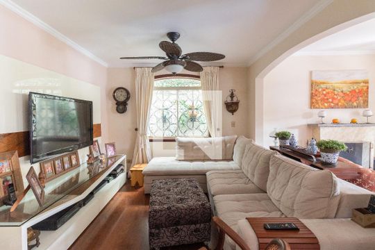 Sala de casa à venda com 4 quartos, 311m² em Vila Madalena, São Paulo