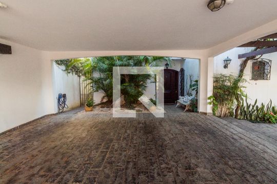 Garagem  de casa à venda com 4 quartos, 311m² em Vila Madalena, São Paulo