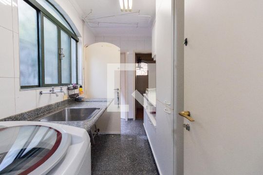Área de Serviço  de casa à venda com 4 quartos, 311m² em Vila Madalena, São Paulo