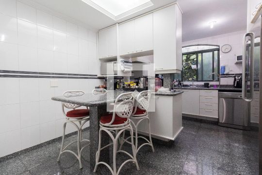 Cozinha de casa à venda com 4 quartos, 311m² em Vila Madalena, São Paulo