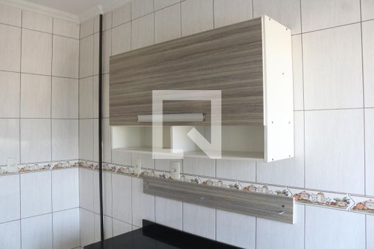 Cozinha de apartamento para alugar com 1 quarto, 56m² em Jardim Guassu, São Vicente