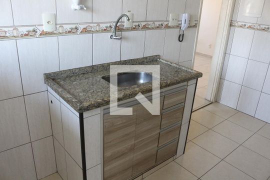 Cozinha de apartamento para alugar com 1 quarto, 56m² em Jardim Guassu, São Vicente