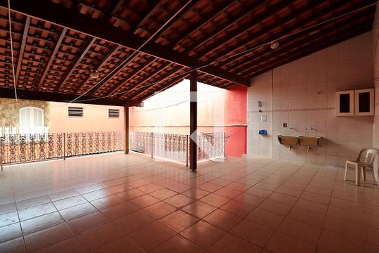 Área de Serviço de casa à venda com 3 quartos, 332m² em Vila Camilópolis, Santo André