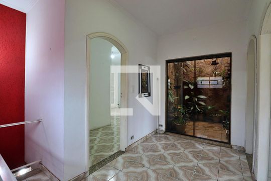 Corredor de casa à venda com 3 quartos, 332m² em Vila Camilópolis, Santo André