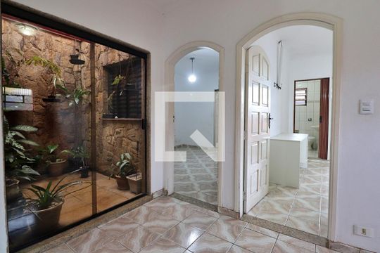 Corredor de casa à venda com 3 quartos, 332m² em Vila Camilópolis, Santo André