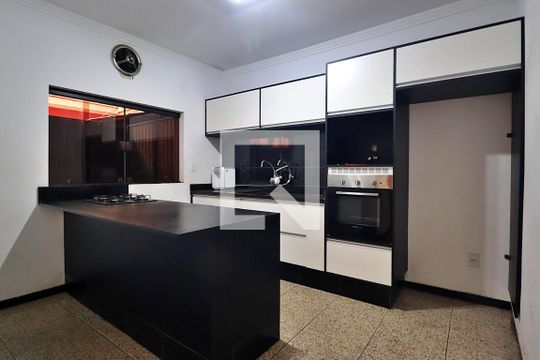 Cozinha de casa à venda com 3 quartos, 332m² em Vila Camilópolis, Santo André