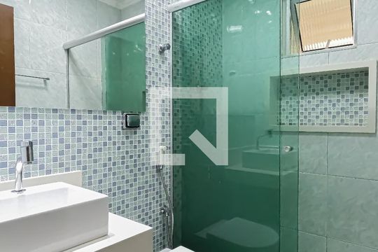 Banheiro de apartamento para alugar com 2 quartos, 75m² em Jardim Santa Mena, Guarulhos