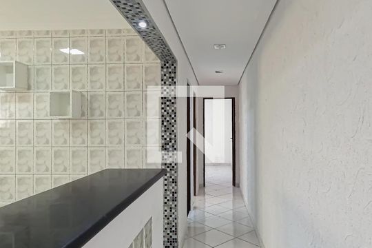 Corredor de apartamento para alugar com 2 quartos, 75m² em Jardim Santa Mena, Guarulhos