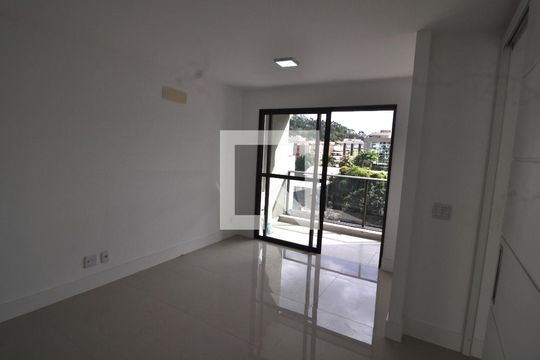 Sala de apartamento para alugar com 2 quartos, 65m² em Freguesia de Jacarepaguá, Rio de Janeiro