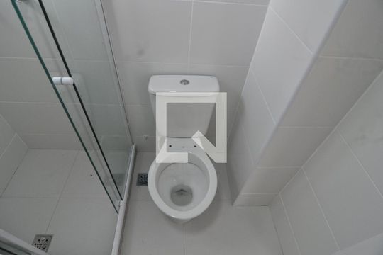 Banheiro de apartamento para alugar com 2 quartos, 65m² em Freguesia de Jacarepaguá, Rio de Janeiro