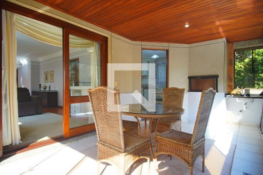 Varanda da sala  de apartamento para alugar com 3 quartos, 191m² em Auxiliadora, Porto Alegre