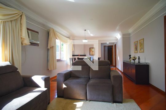 Sala  de apartamento para alugar com 3 quartos, 191m² em Auxiliadora, Porto Alegre