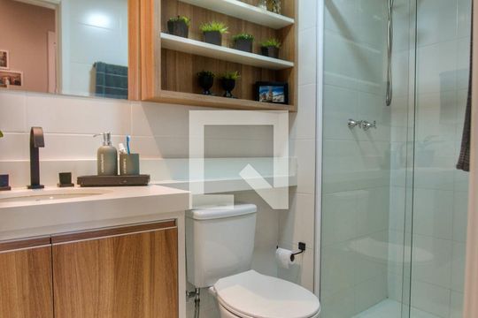 Banheiro de apartamento à venda com 2 quartos, 68m² em Cambuci, São Paulo