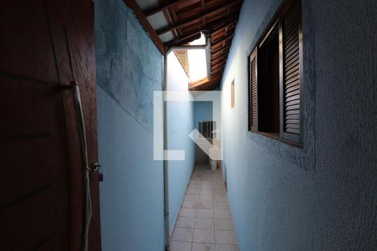 Corredor de casa para alugar com 3 quartos, 73m² em Jardim Presidente Dutra, Guarulhos