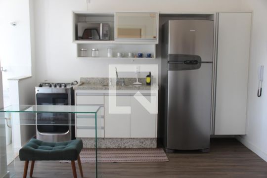 Cozinha de apartamento para alugar com 1 quarto, 40m² em Granja Viana, Cotia