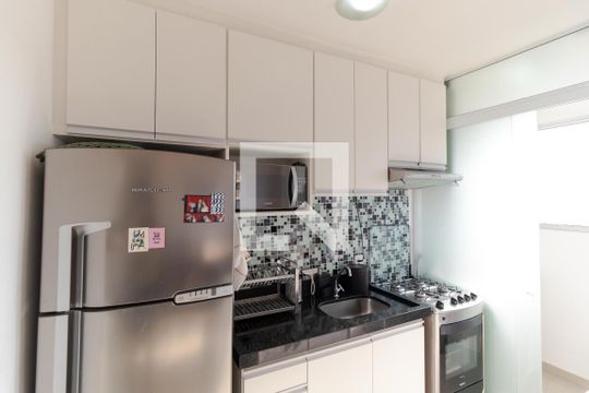 Cozinha de apartamento à venda com 2 quartos, 48m² em Loteamento Parque São Martinho, Campinas