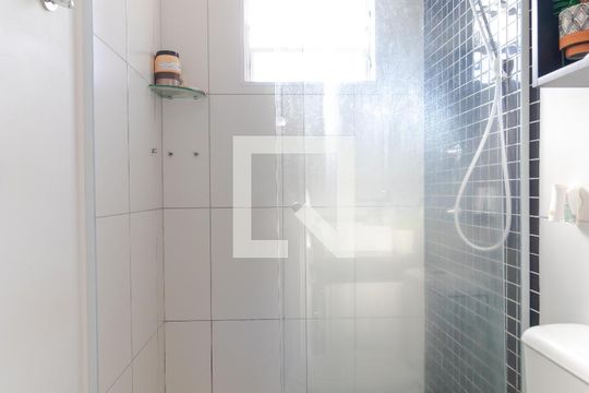 Banheiro de apartamento à venda com 2 quartos, 48m² em Loteamento Parque São Martinho, Campinas