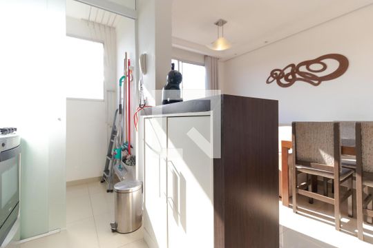 Cozinha de apartamento à venda com 2 quartos, 48m² em Loteamento Parque São Martinho, Campinas