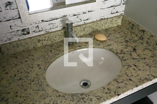 LavatorioBanheiro de apartamento para alugar com 2 quartos, 58m² em Vila Suzana, São Paulo