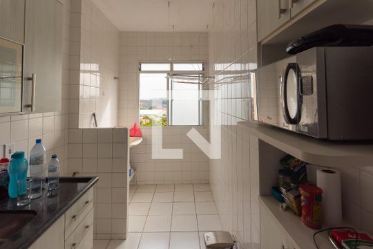 Cozinha de apartamento para alugar com 2 quartos, 49m² em Jardim Ipaussurama, Campinas