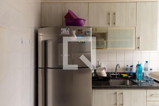 Cozinha de apartamento para alugar com 2 quartos, 49m² em Jardim Ipaussurama, Campinas