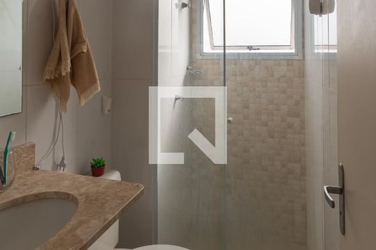 Banheiro de apartamento para alugar com 2 quartos, 49m² em Jardim Ipaussurama, Campinas