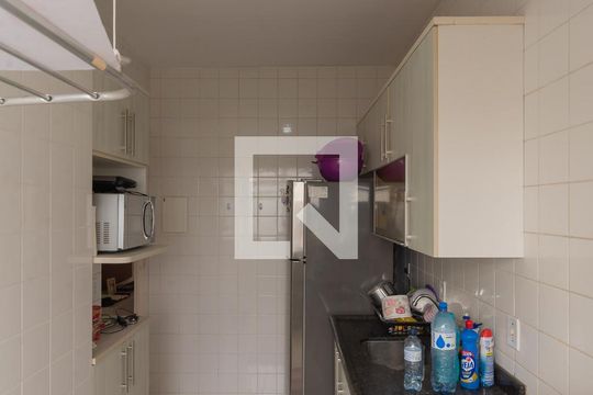 Cozinha de apartamento para alugar com 2 quartos, 49m² em Jardim Ipaussurama, Campinas