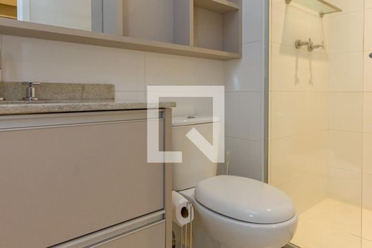 Banheiro de apartamento para alugar com 1 quarto, 42m² em Campo Belo, São Paulo