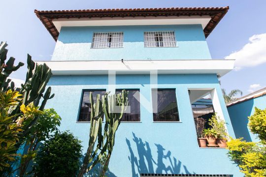 Fachada  de casa para alugar com 4 quartos, 245m² em Cidade Líder, São Paulo