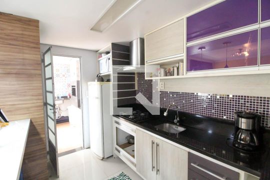 Cozinha de casa de condomínio para alugar com 2 quartos, 83m² em Olaria, Canoas