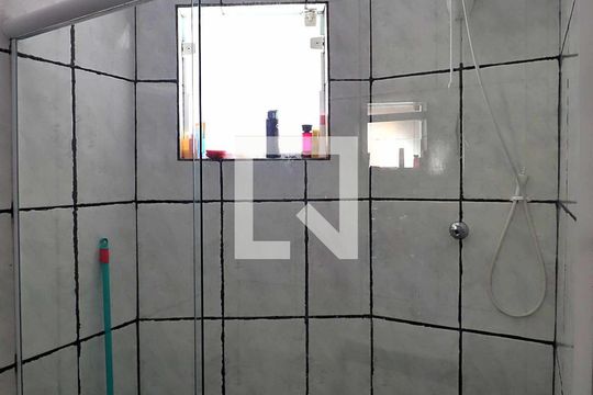 Banheiro Social de casa à venda com 3 quartos, 192m² em Jardim Alzira Franco, Santo André