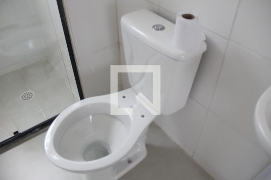 Banheiro de apartamento para alugar com 2 quartos, 42m² em Caxangá, Suzano